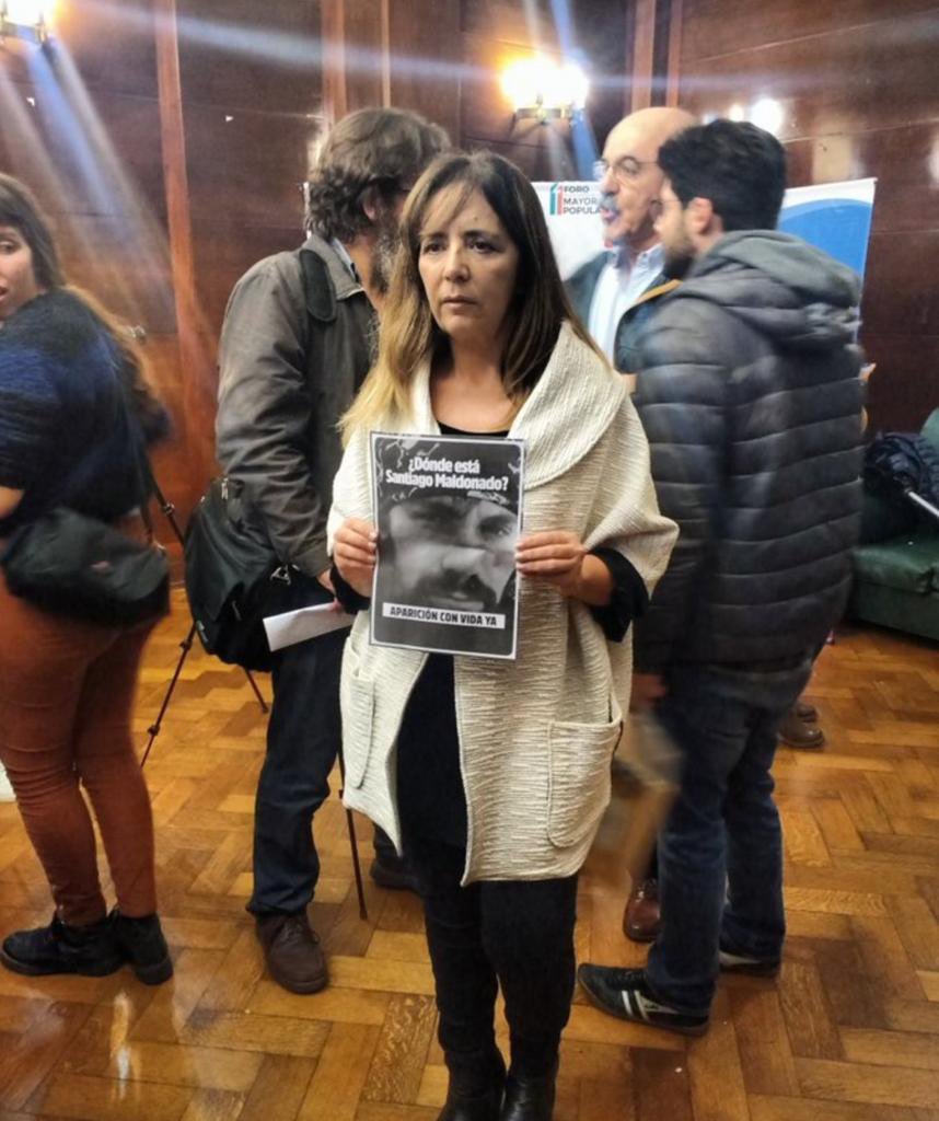 madorni's tweet photo. Estimada Gabriela: coincido con usted, no se debe utilizar políticamente la desaparición de ninguna persona. Aprovecho también para dejarle este recuerdo fotográfico. Saludos. https://t.co/9H28VuZGHi