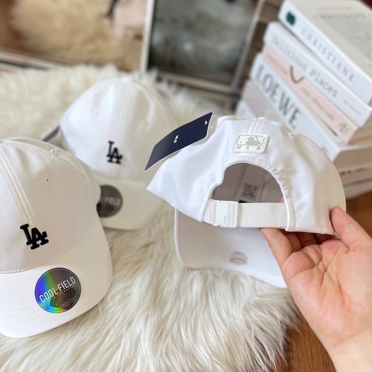 preforg7's tweet photo. 🎉จัดโปรวันหวยออก วันนี้วันเดียวเท่านั้น🎉
หมวก MLB Basic Cool Field Fit&Flex Unstructured Ball Cap Los Angeles Dodgers หมวกสีขาว logo LA 🤍
หมวกเป็นรุ่นแบบ Cool Field ผ้าเย็นใส่สบาย ไม่อับชื้น ผ้าเบา
Free size ด้านหลังมีสายปรับขนาดได้
💵 Price: 1,100฿ รวมส่ง
#หมวกmlb #mlbcap https://t.co/1V9h84NMx6