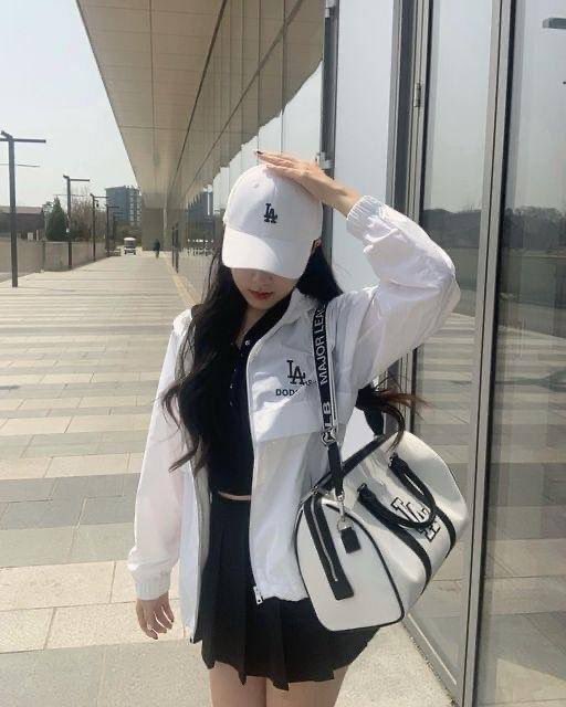 preforg7's tweet photo. 🎉จัดโปรวันหวยออก วันนี้วันเดียวเท่านั้น🎉
หมวก MLB Basic Cool Field Fit&Flex Unstructured Ball Cap Los Angeles Dodgers หมวกสีขาว logo LA 🤍
หมวกเป็นรุ่นแบบ Cool Field ผ้าเย็นใส่สบาย ไม่อับชื้น ผ้าเบา
Free size ด้านหลังมีสายปรับขนาดได้
💵 Price: 1,100฿ รวมส่ง
#หมวกmlb #mlbcap https://t.co/1V9h84NMx6