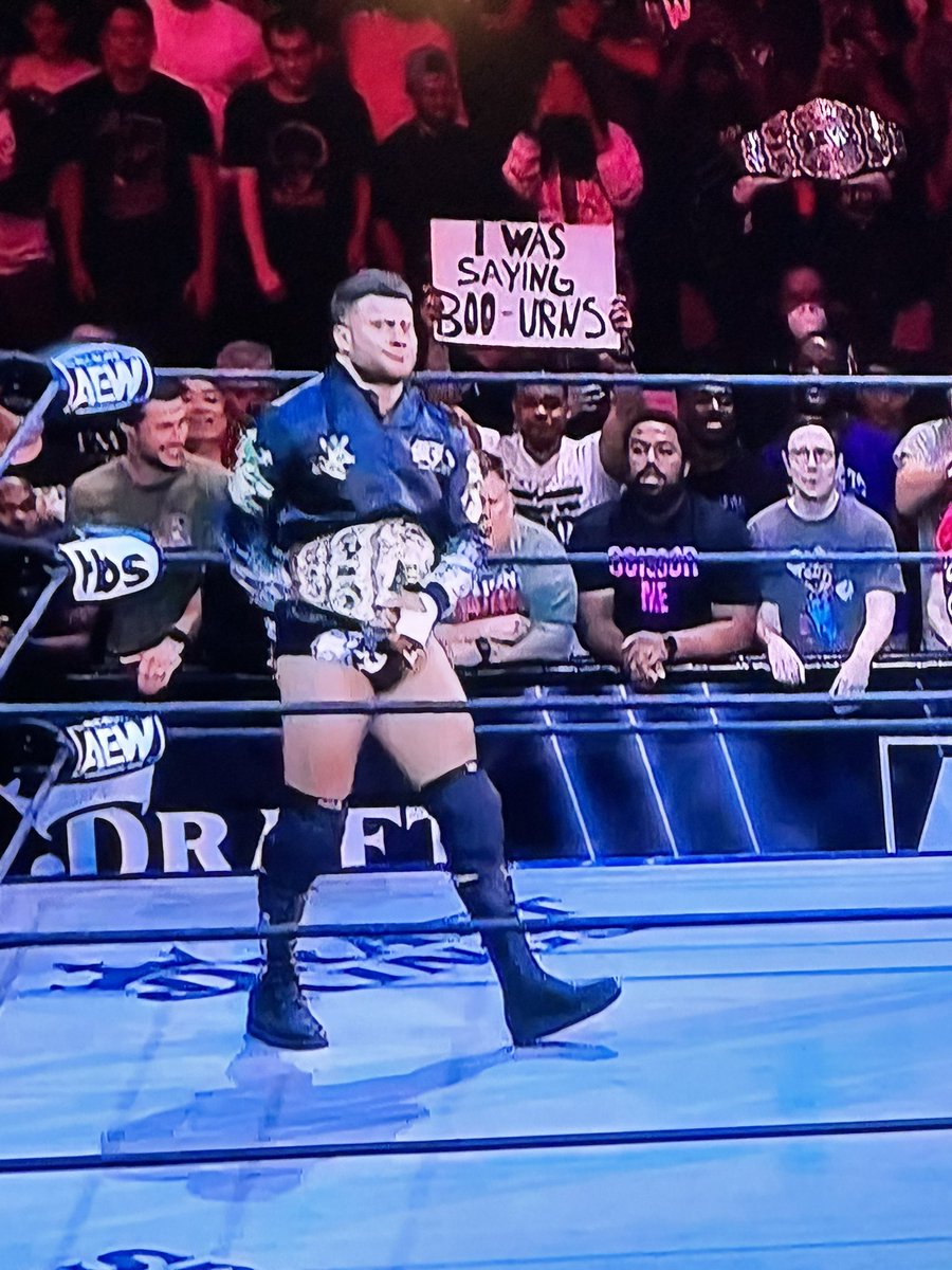 emmelovesmusic's tweet photo. @The_MJF #aew #boourns https://t.co/Mu3mbAHbUe