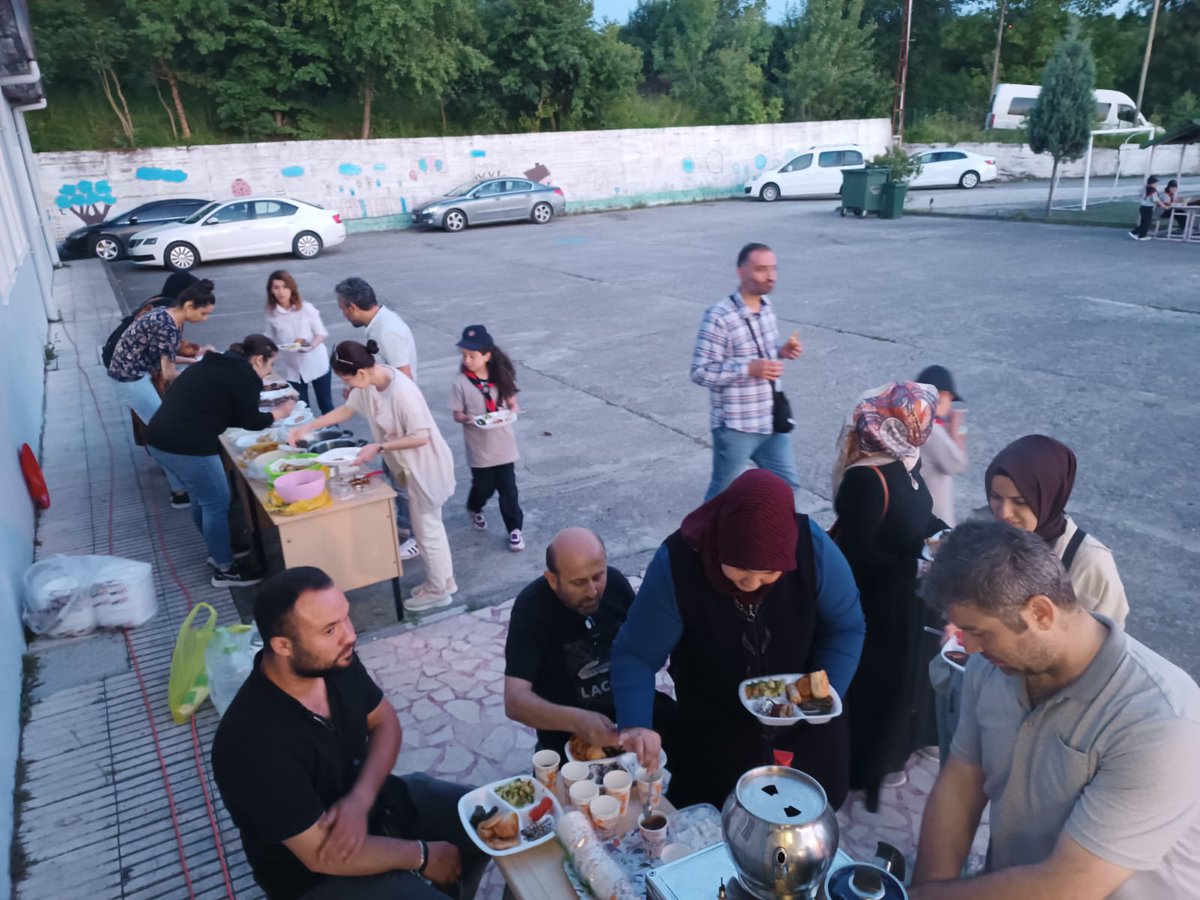 Okulumuz izcileri okulumuzun bahçesinde kamp yaptılar.<a href="/hknkadi/">Hakan Kadı</a> <a href="/ismailbas67/">İsmail BAŞ</a> <a href="/caycumailcemem/">Çaycuma İlçe Milli Eğitim Müdürlüğü</a> <a href="/zuleyhaaldogan/">Züleyha Aldoğan</a> <a href="/ZonguldakMEM/">Zonguldak İl Millî Eğitim Müdürlüğü</a> 
nebiogluilkokulu.meb.k12.tr/icerikler/okul…