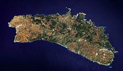 El 16 de juny de 1802 Anglaterra abandonà Menorca. L'illa va ser ocupada per la monarquia borbònica. Immediatament quedaren abolides les seves institucions, es suprimí la llibertat de comerç i fou prohibida la llengua catalana que era l'oficial durant la dominació anglesa.