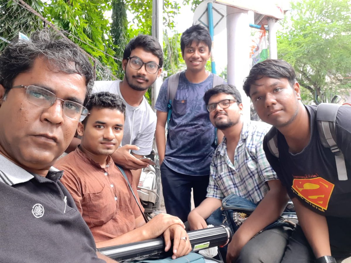 SowmenMitter's tweet photo. Picture dates back to some 5 years ago, when the younger brigade of the @GreenCrusaders was at an agitation protesting against landfill, along with other fraternal organisations. At the Bangur Avenue-VIP Road crossing in the northern flanks of Kolkata. https://t.co/yBULeyzCPu