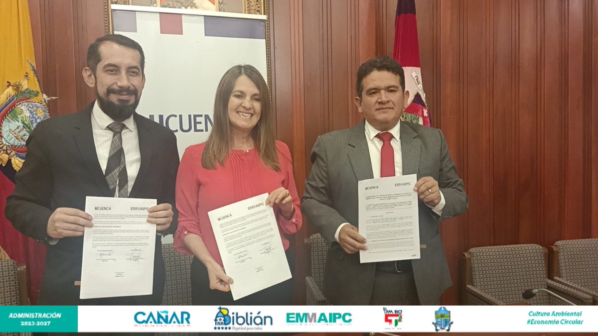emmaipc's tweet photo. #Emmaipc 💪♻️
Firmamos convenio marco de cooperación interinstitucional con la Universidad de Cuenca con el objetivo de fomentar , formular, desarrollar actividades y proyectos enfocados a la correcta gestión de los residuos sólidos. 

Nota completa en 📝https://t.co/Wy3s6h55E7 https://t.co/L9xDSPThfA