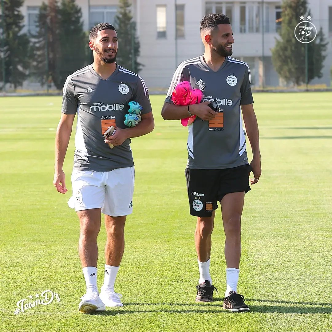EPLworld's tweet photo. بطل دوري أبطال أوروبا و بطل دوري المؤتمر الأوروبي من تدريبات المنتخب الجزائري.  🇩🇿 https://t.co/JBQvq26wXk