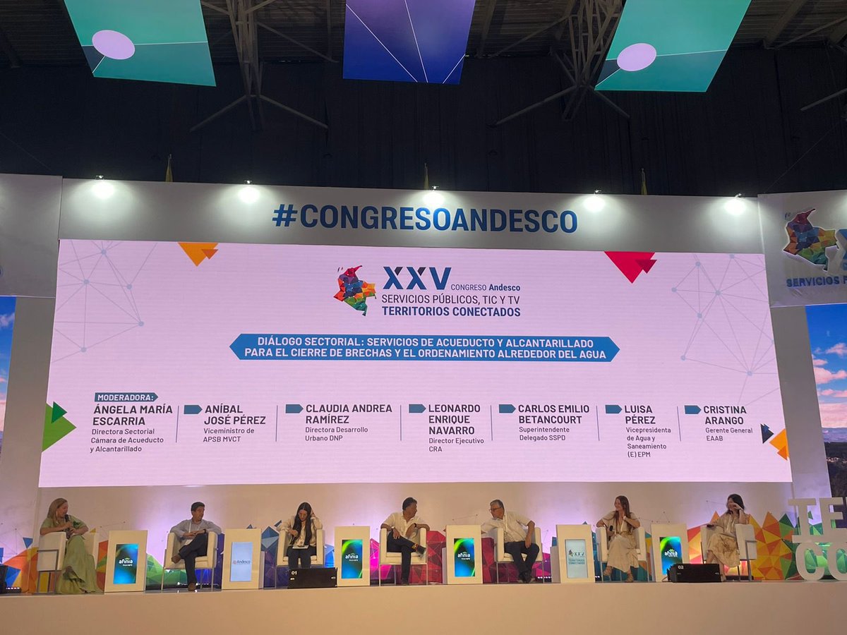 DNP_Colombia's tweet photo. La directora de Desarrollo Urbano del #DNP, @ramirezmontilla, participa #AEstaHora en diálogo sectorial de acueducto y alcantarillado en el XXV #CongresoAndesco, donde enfatiza la necesidad de prepararnos para el fenómeno del niño y prevenir el riesgo de desabastecimiento. https://t.co/CL632UDcJg