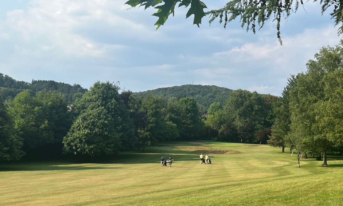 WhitchurchGC's tweet photo. Our third team capped off a great week of results for the club, adding to the wins of the 2nd team (Tues) and 1st team (last night) with a comprehensive 2.5 - 0.5 win at home to @morlaiscastle 

Well done to all involved. Great morale and camaraderie 

@Glamorgan_G_U https://t.co/d49EbgMfLb