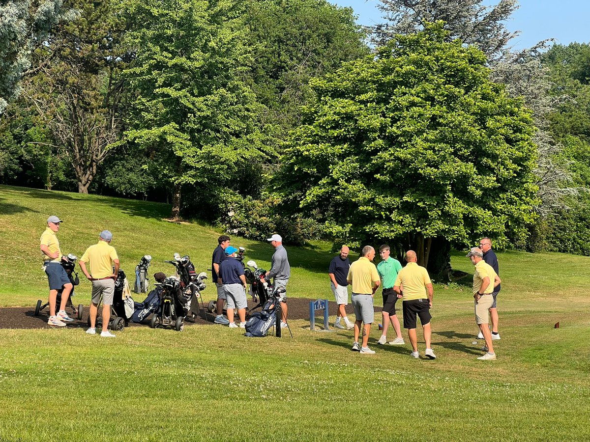 WhitchurchGC's tweet photo. Our third team capped off a great week of results for the club, adding to the wins of the 2nd team (Tues) and 1st team (last night) with a comprehensive 2.5 - 0.5 win at home to @morlaiscastle 

Well done to all involved. Great morale and camaraderie 

@Glamorgan_G_U https://t.co/d49EbgMfLb