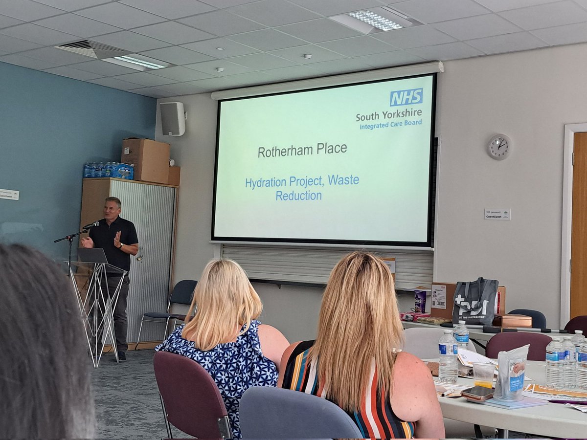 Laura Thompson tweet media