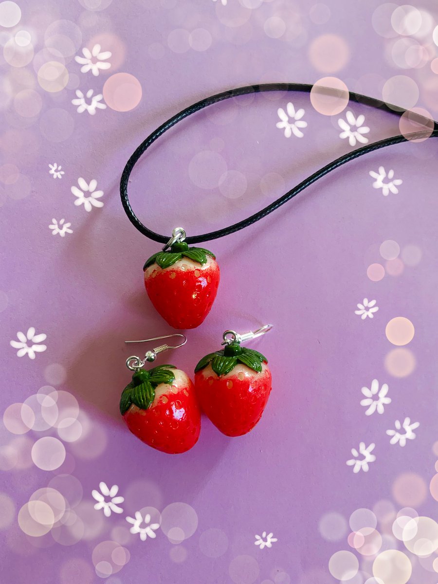PearWitch's tweet photo. New merch just hit my shop!
So excited to add these 🍓🍄
#strawberry #mushroom #jewelry #earrings #necklace https://t.co/xjtksC3jwU