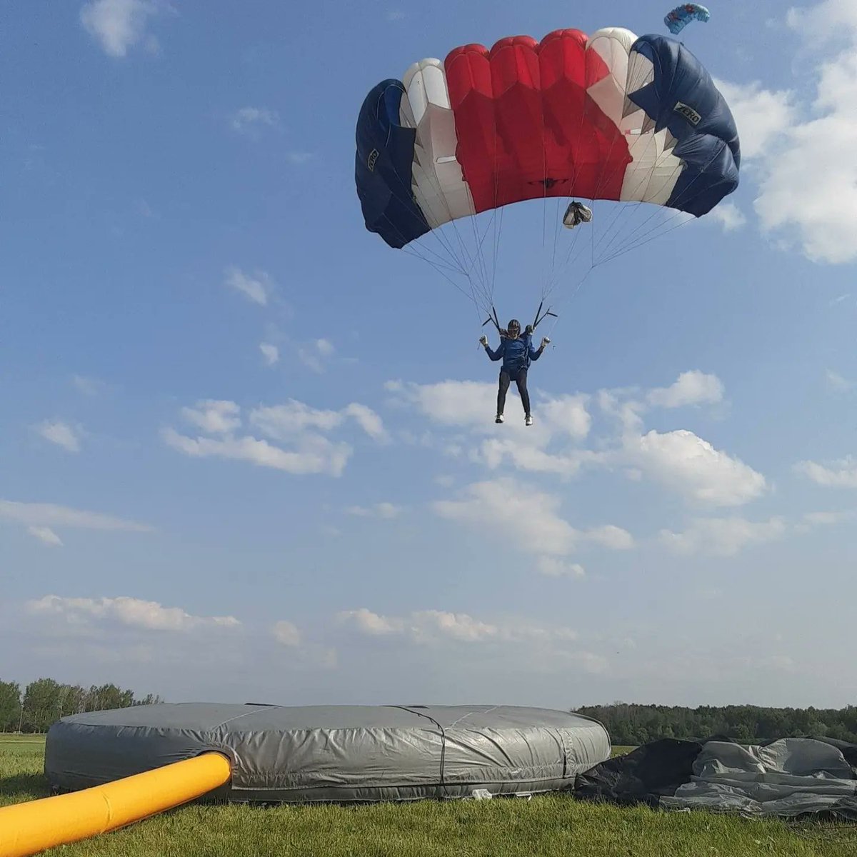 SkydiveToronto's tweet photo. Thank you to all of our 2023 Americup competitors! It was a small but mighty competition of 8 rounds and 1 jump-off!

Congratulations to: 
1st place - Joe Barron
2nd place - Craig Winning
3rd place - Joe Ablitt https://t.co/0pq238ggff