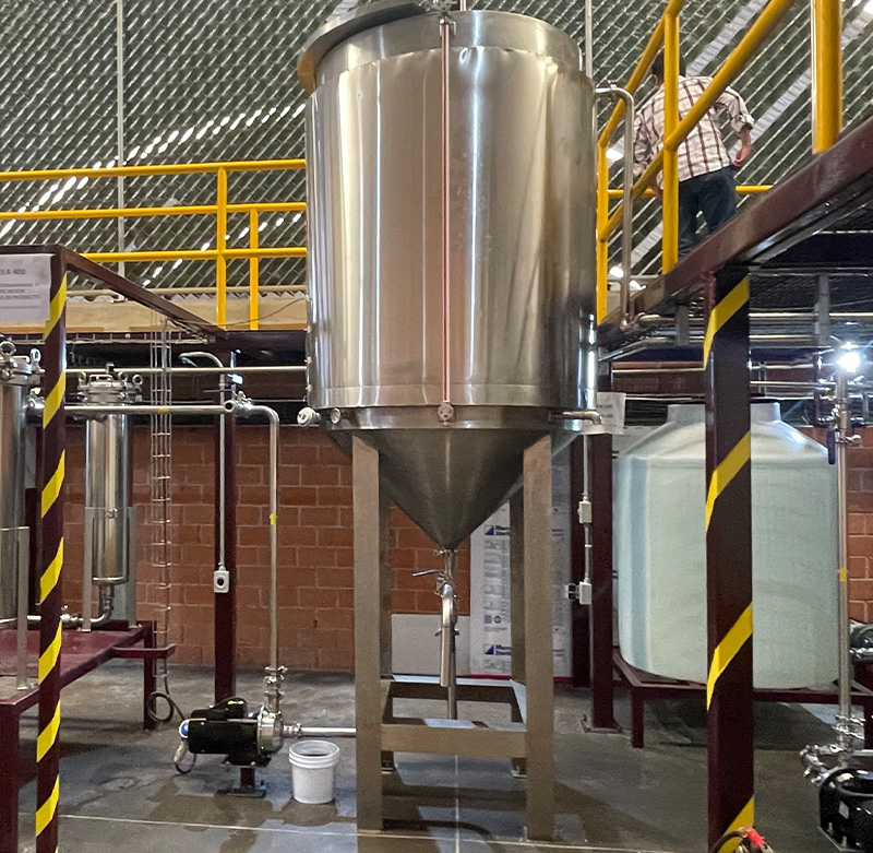 HospitalApec's tweet photo. En APEC, estamos listos para proyectar un futuro más verde, 🍃  por eso el día de hoy visitamos la planta de producción de biodiésel ♻️ ubicada en la Central de Abastos. ¡Síguenos en nuestras redes sociales, muy pronto podrás conocer nuestros avances en sustentabilidad! 💚 https://t.co/O50lLpAs8a