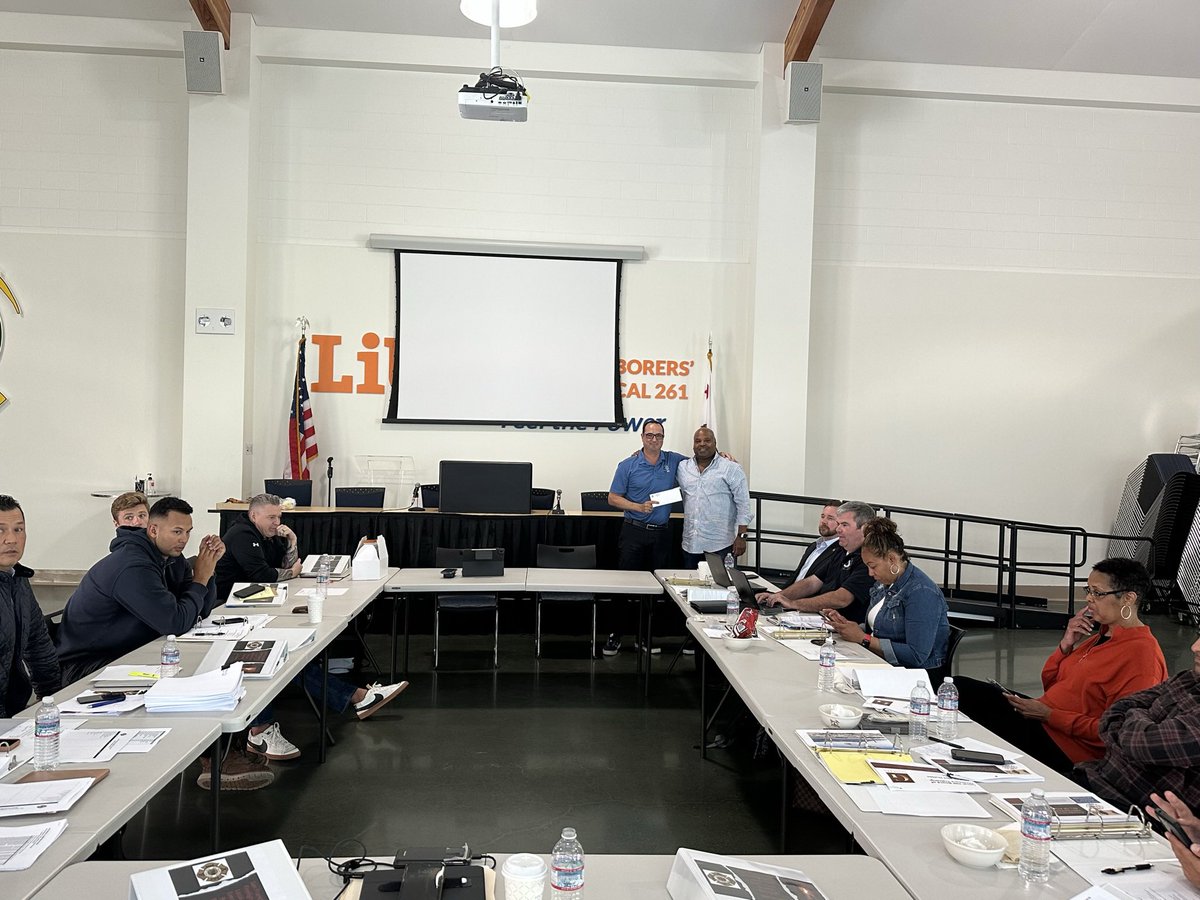 team10th's tweet image. Our DVP is back at work in #Team10th. DVP Gilman recently met with leaders of the @SFFFLocal798 to discuss their issues, concerns &amp;amp; gave #IAFF updates.
SFFF President Rollins presented DVP Gilman with Local 798's letter of endorsement for his reelection as our 10th district DVP.