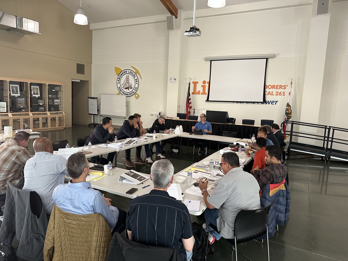 team10th's tweet image. Our DVP is back at work in #Team10th. DVP Gilman recently met with leaders of the @SFFFLocal798 to discuss their issues, concerns &amp;amp; gave #IAFF updates.
SFFF President Rollins presented DVP Gilman with Local 798's letter of endorsement for his reelection as our 10th district DVP.