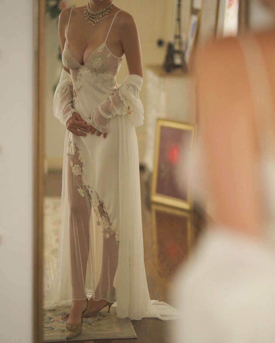a lace bridal gown 🕊️