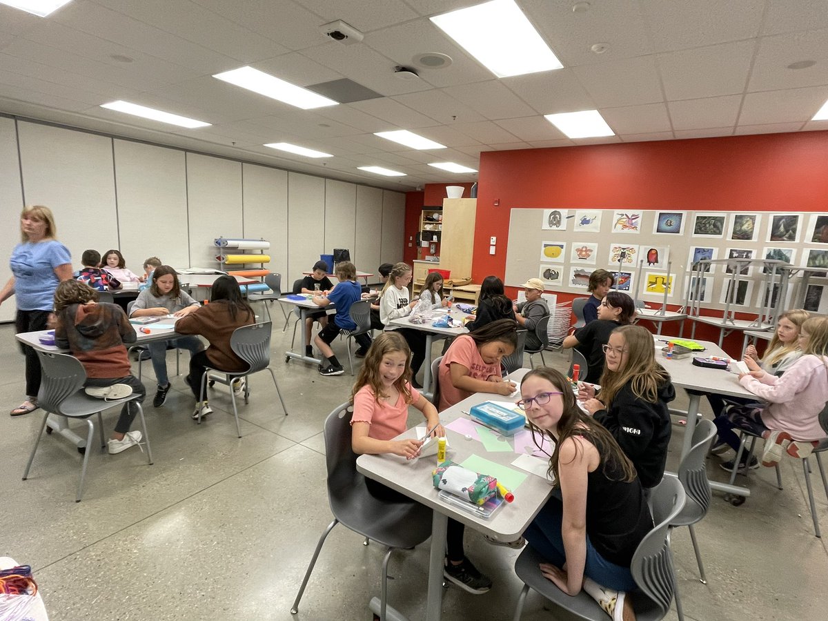 Building our Attitudes of Gratitude by making gratitude journals today at <a href="/IRIC_WC/">IRIC</a> with the Grade 4’s 
<a href="/WCPS72/">Wolf Creek Schools</a> <a href="/selTaraP20/">Tara Peninou</a> #SEL #CASEL #Gratitude