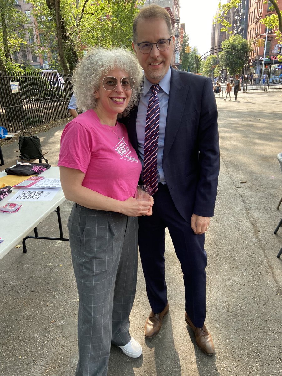 District Leader <a href="/claskow/">Caroline Laskow</a> &amp; Manhattan Borough President <a href="/MarkLevineNYC/">Mark D. Levine</a> chat before she introduces him to the crowd <a href="/GrandStreetDems/">Grand Street Dems</a>’ Primary Rally! #GSDPrimaryRally