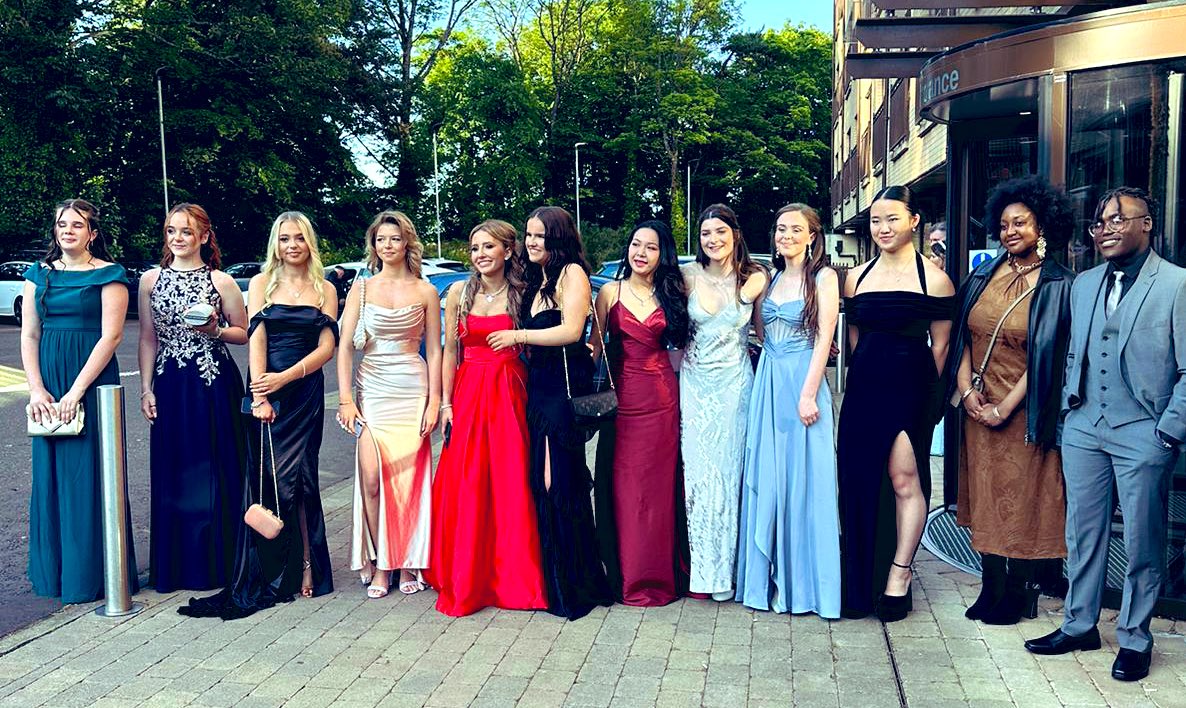 Some of our senior pupils arriving for @FernhillSchool prom tonight. Everyone looking fantastic. Hope everyone had a great night. #FernhillFamily #NextSteps