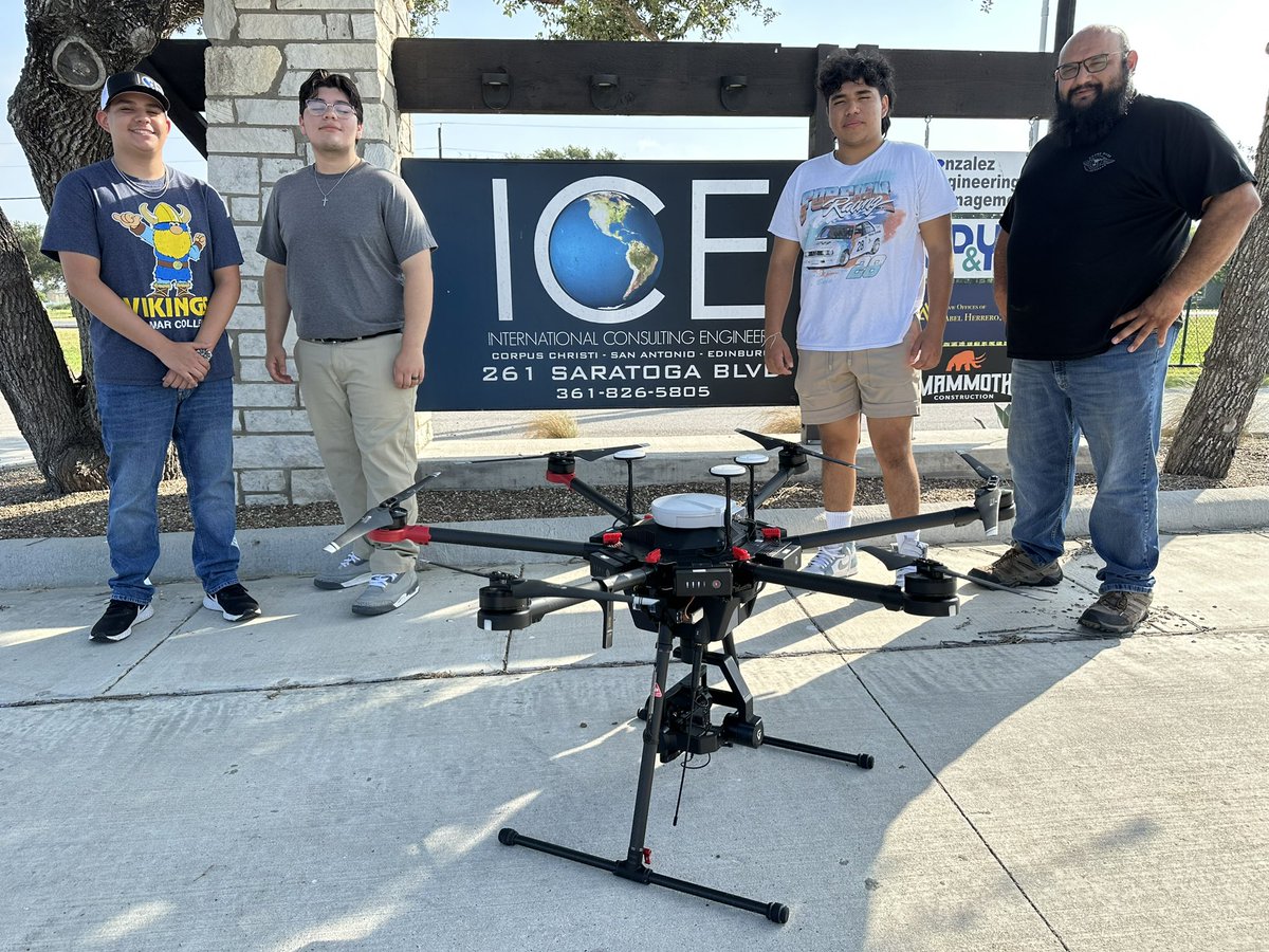 Iceengineers's tweet image. ICE interns test fly the Aibot AX-20 this morning! #icengineers #tatosopportunity #internship