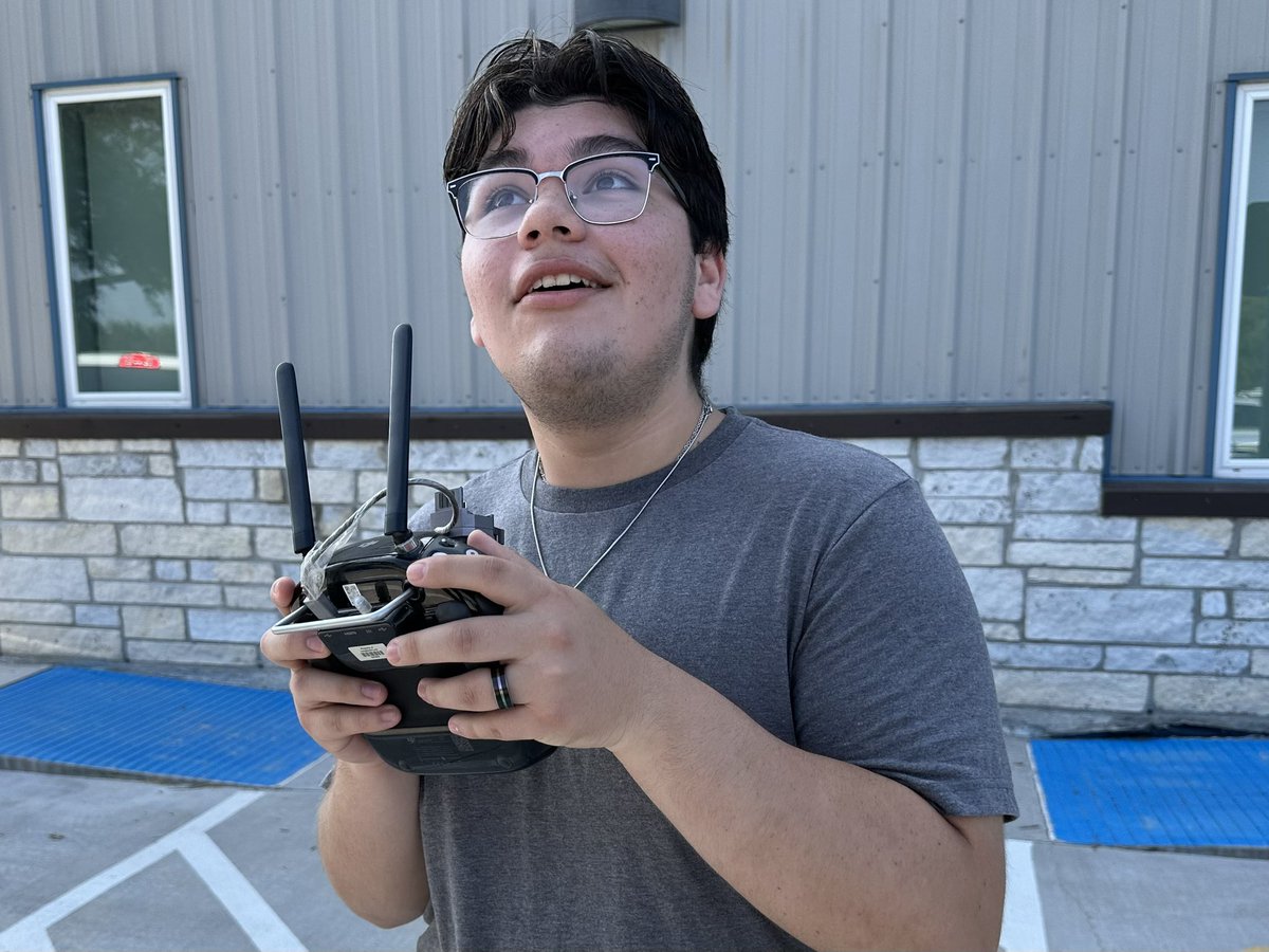 Iceengineers's tweet image. ICE interns test fly the Aibot AX-20 this morning! #icengineers #tatosopportunity #internship