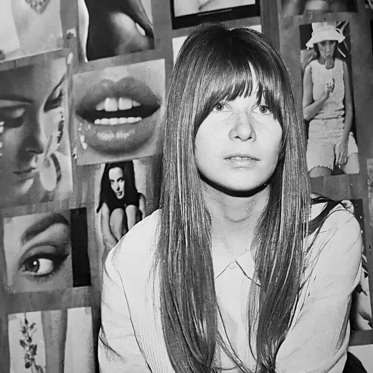 InsiderPop_'s tweet photo. Aos fãs de Rita Lee!🧡

No mês de maio, Rita partiu deste mundo nos deixando como herança boas músicas e histórias marcantes.

Conheça um pouco mais sobre a discografia da nossa eterna rainha do rock! https://t.co/pjbUTPcPDm