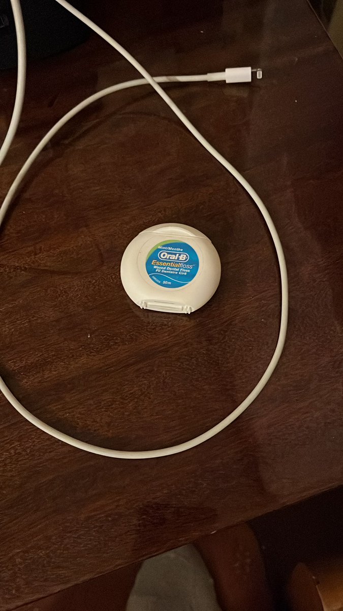 Зразумеў, што пара ісці спаць, калі паспрабаваў зубную нітку паставіць зараджацца