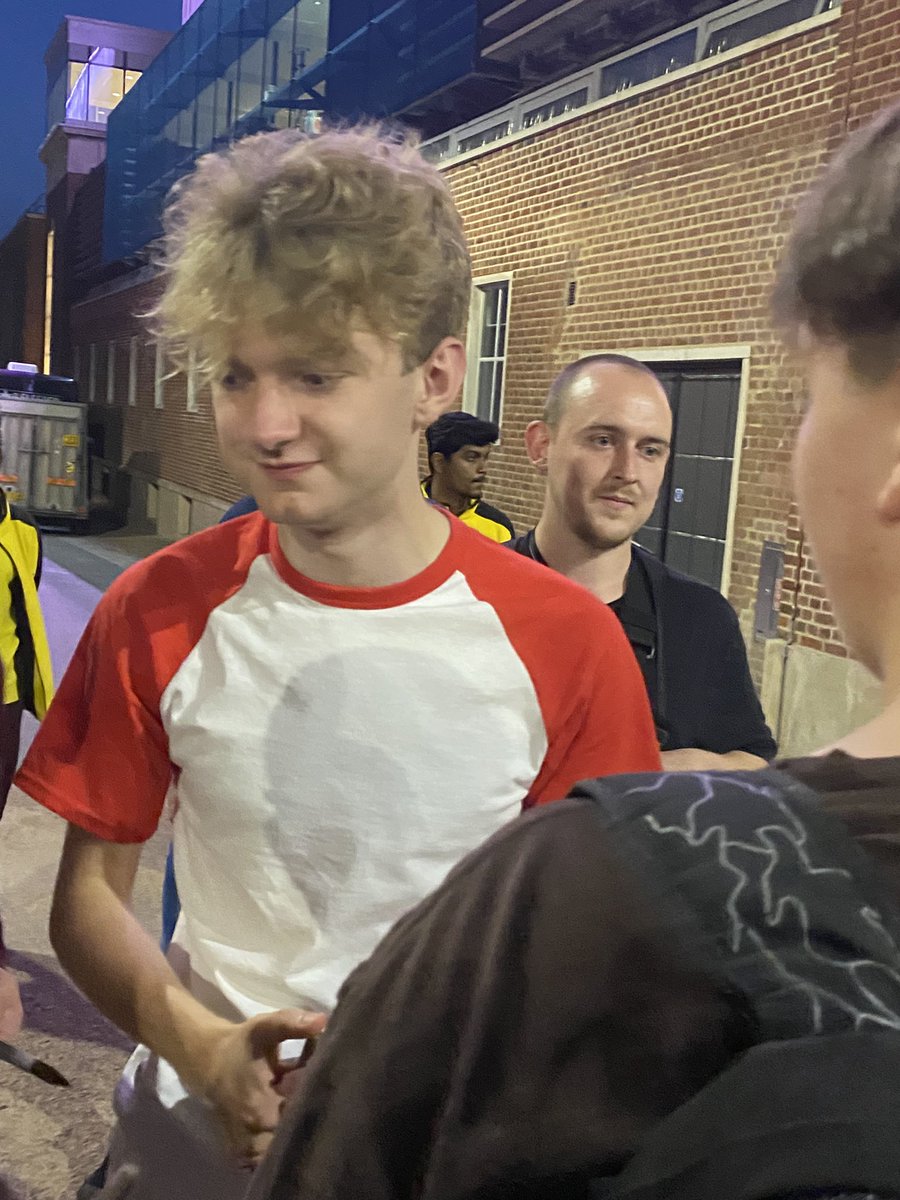 FriendlyEnder_'s tweet photo. I ACTUALLY MET TOMMYINNIT OMG https://t.co/1BzWKCZU8g