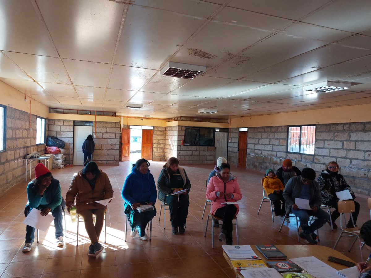 DTPRegional's tweet image. Nuestro equipo #DTPR del @MTTAntofagasta trabajó con los vecinos y vecinas de la localidad de Peine, para analizar la continuidad y mejoras del servicio de transporte público subsidiado que los conecta con Calama.

#ChileMejorConectado