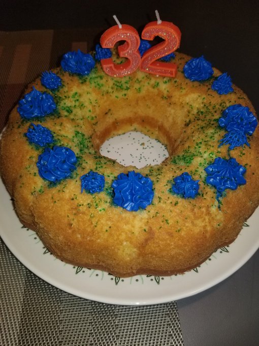 Anxiety Gone ☮️ - Yesterdays birthday cake. Its pineapple to. 🍍 https://t.co/bC52RvtTJN