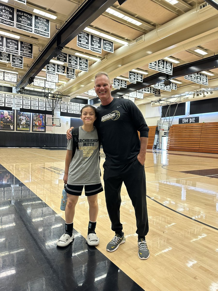 chan_suzy168's tweet photo. Chloe had a blast! Great week of camp 🏀 Thank you Coach @coachsphillips and all Coaches👍🙏🏼 #goMonarchs @mitty_wbb https://t.co/dHIjcQM2ee