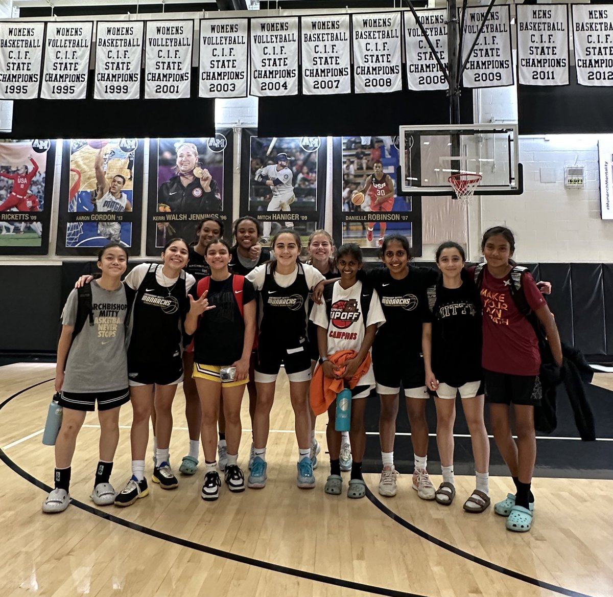 chan_suzy168's tweet photo. Chloe had a blast! Great week of camp 🏀 Thank you Coach @coachsphillips and all Coaches👍🙏🏼 #goMonarchs @mitty_wbb https://t.co/dHIjcQM2ee