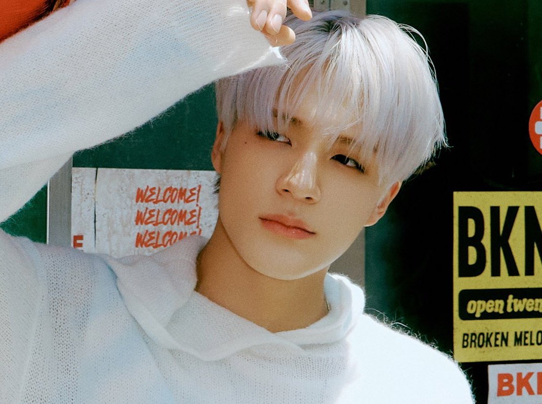 tequiereal's tweet image. maaf kak bus nya masih lama kayaknya, mending jalan pulang berdua aj