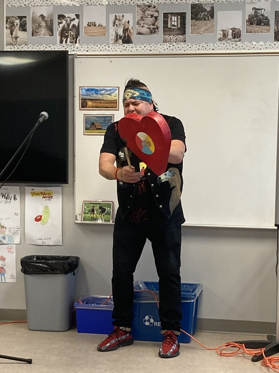 Grades 5B, 5E, 1S, 2S, 4L & 4/5D were blessed by @cyhealer Sipihko Paskwawimostos today!! He shared his culture through song, dance, story, regalia & drums. He also shared his heart and his message of gratitude & HOPE!!  Thank you #fortsask Multicultural Association! @ eips