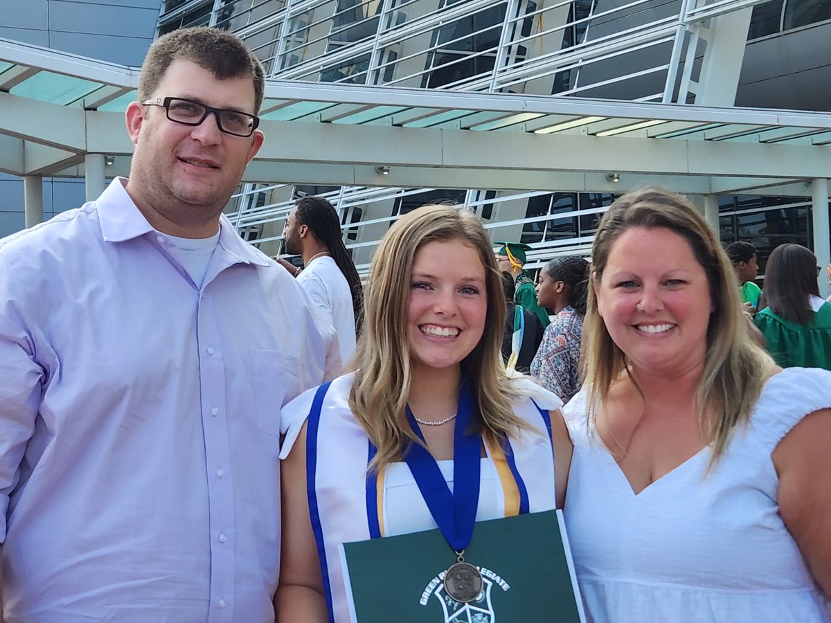 Jellybean1425's tweet image. Graduation!!!! She graduated Summa Cum Laude and was awarded the Lauriate Medallion by the staff of her school!!! I am so beyond proud of you, Lexi!!! The world is at your fingertips! We love you sooooo much!!!!
#TechBound #GRCGrad
@WayneMac1124