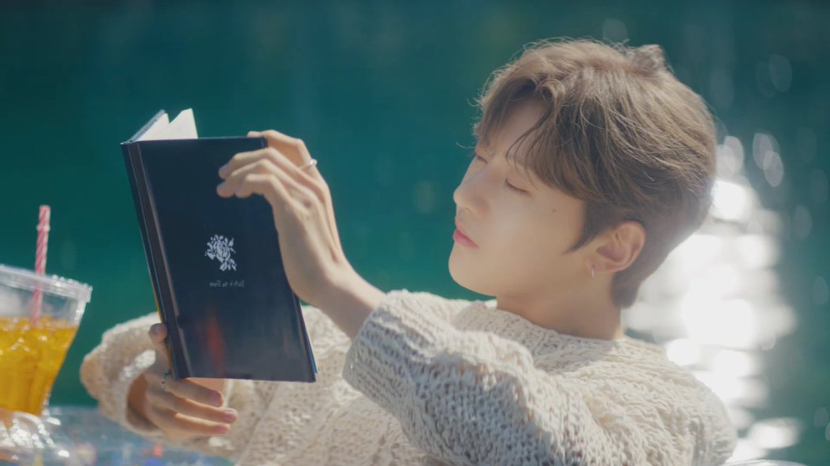 todayisthewsday's tweet photo. ⋆₊˚ 🦢・₊✧˚✿˖ ₊ #SEOKMATTHEW https://t.co/hOqvv2mt4j