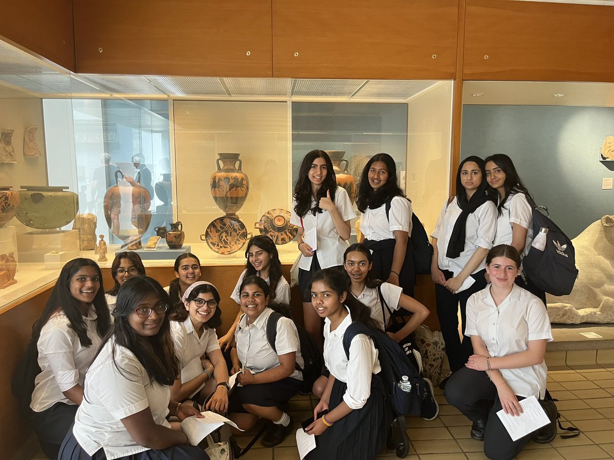 ClassicsHbs's tweet image. And we found the Theseus kylix! @ClassicsHbs @britishmuseum