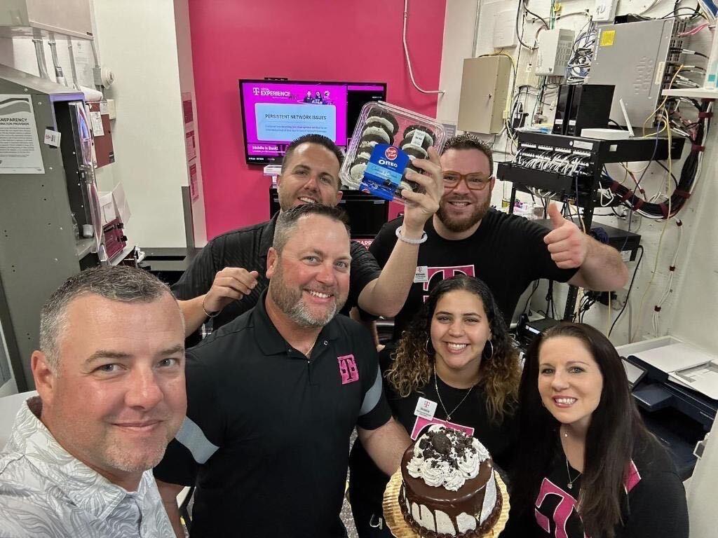 willitow3's tweet photo. Amazing visit today plus celebrating of our DM's Bday @coreyshannon941  #TMOFam also great seen you @EddiePryor7  and meeting you @JacksonTingley Let's win together!!!! https://t.co/tQKKNpQoVv