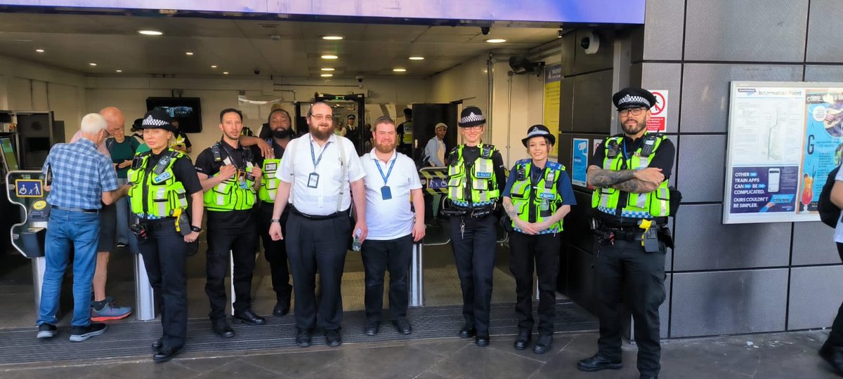 Shomrim's tweet photo. Incredible to team up with Inspector Wendy and the lovely @BTP team at Finsbury Park, @Metpoliceuk, and @TFL during today's operation. A standout moment in #ActionWeek! 🙌
A big thanks to Inspector Wendy and the @BTP team at Finsbury Park for their warm welcome and collaboration. 🤝
Looking forward to seeing you at the Shomrim Emergency Services Open Day on Sunday, 30th July on Clapton Common, E5.
#TeamworkMakesTheDreamWork #ShomrimOpenDay