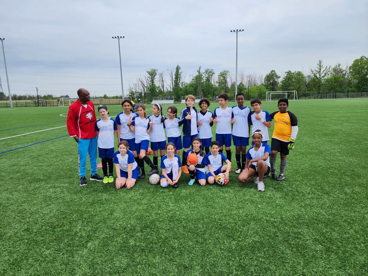 EECStNicolas's tweet photo. Félicitations à nos tornades de 5e et 6e qui ont su représenté l’école dans leur nouvelle tenue de soccer financée par le Conseil d’école avec bravoure au tournoi de soccer francophone qui a eu lieu aujourd’hui à Mississauga en remportant la médaille d’argent

Bravo 👏👏👏👏 https://t.co/MkgsxvXgDQ