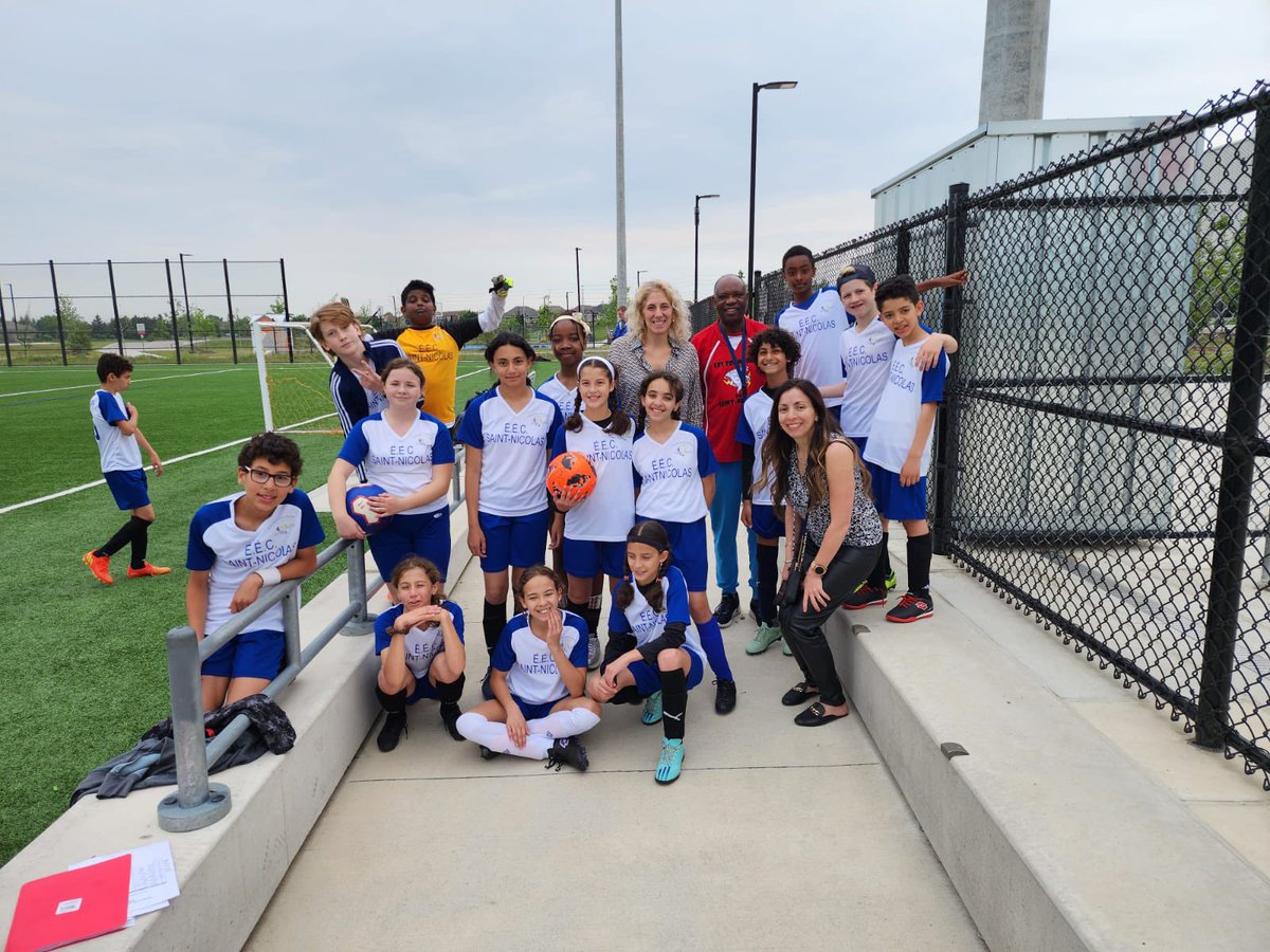 EECStNicolas's tweet photo. Félicitations à nos tornades de 5e et 6e qui ont su représenté l’école dans leur nouvelle tenue de soccer financée par le Conseil d’école avec bravoure au tournoi de soccer francophone qui a eu lieu aujourd’hui à Mississauga en remportant la médaille d’argent

Bravo 👏👏👏👏 https://t.co/MkgsxvXgDQ