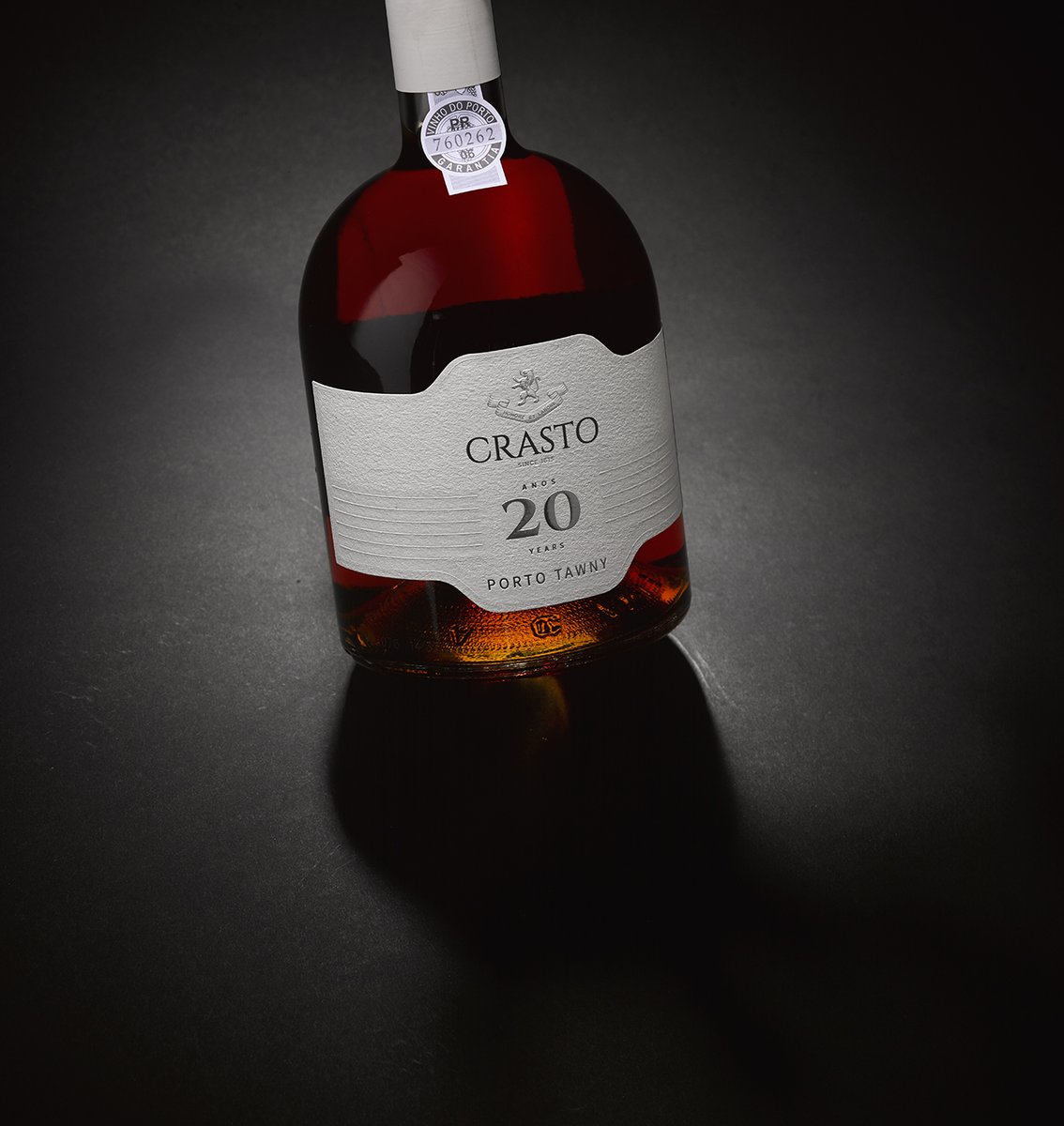 #Crasto 20 Year Old #Tawny #Porto is amber in colour and offers excellent aroma complexity, with notes of orange peel, honey, nuts and light iodine. Full-bodied on the palate, showing a smooth and fresh structure. The finish is full of complexity, elegance and persistence. 🍷✨