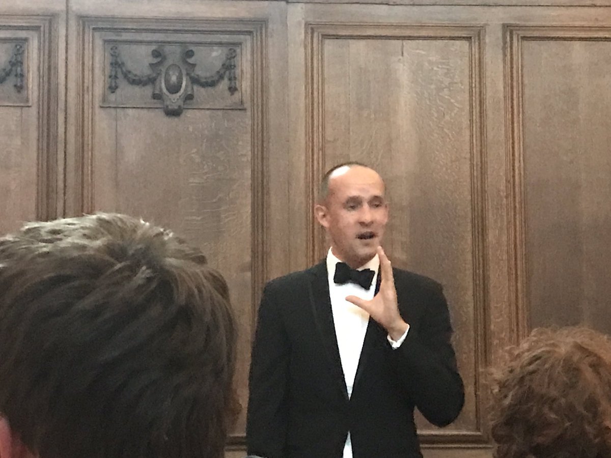 Singquee's tweet photo. Lovely end-of-year dinner @ClareChoir with @mrgrahamross @RobertRice @johnmrutter. Saying goodbye to wonderful students… https://t.co/LfzPqzIxDv