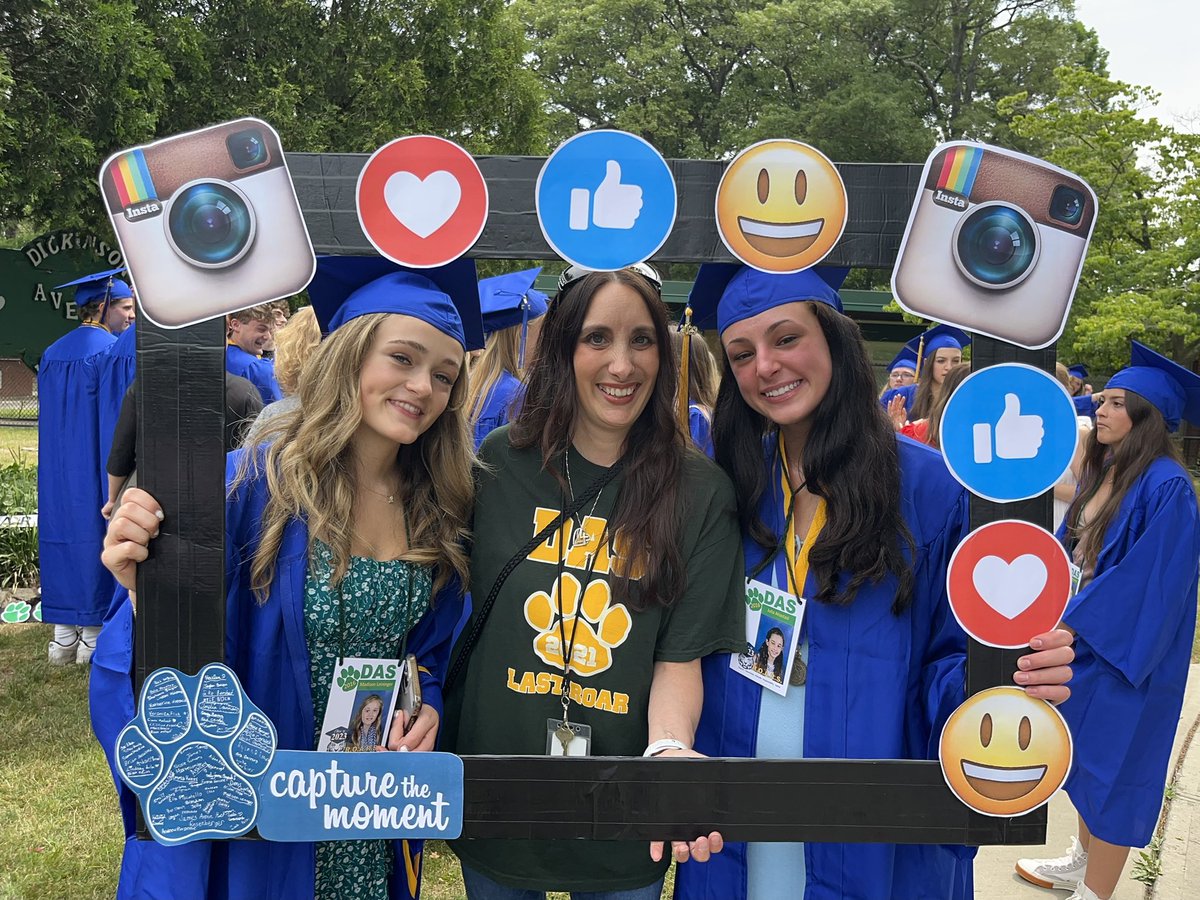 DAS ROARS for our NHS SENIORS! Thank you to our staff and parents!💙@nensuper62