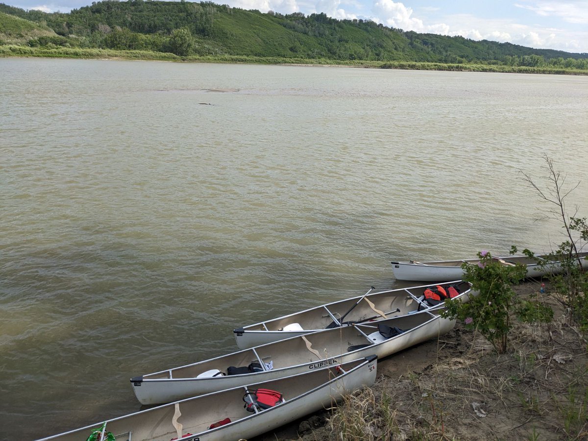Mr Prebble and the gr 9 Off the Grid students are setting up camp for tonight.  Looks so calm. I wish I  was there too.  
<a href="/StoonPubSchools/">Saskatoon Public Schools</a>