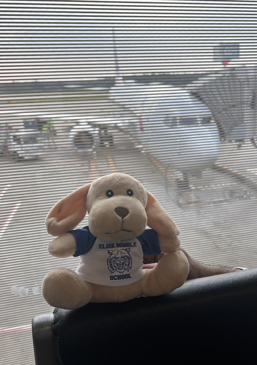 First leg of our #GoGlobalNC trip to Chile🇨🇱is about to begin. So excited to represent #MooreCountySchools and especially #EliseMiddleSchool!

#globallearning
#globaleducators 
#globalconnections