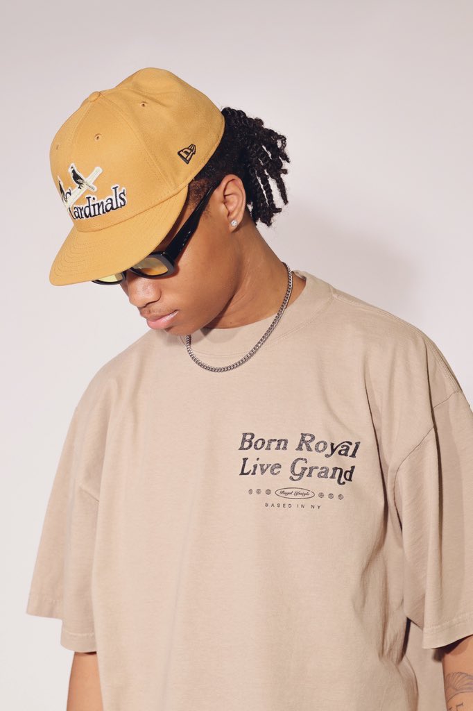 RoyalLifeShop's tweet photo. BORN ROYAL HEAVY TEE 🌅

https://t.co/zZAPTdHRbZ https://t.co/gXqxHES2AY