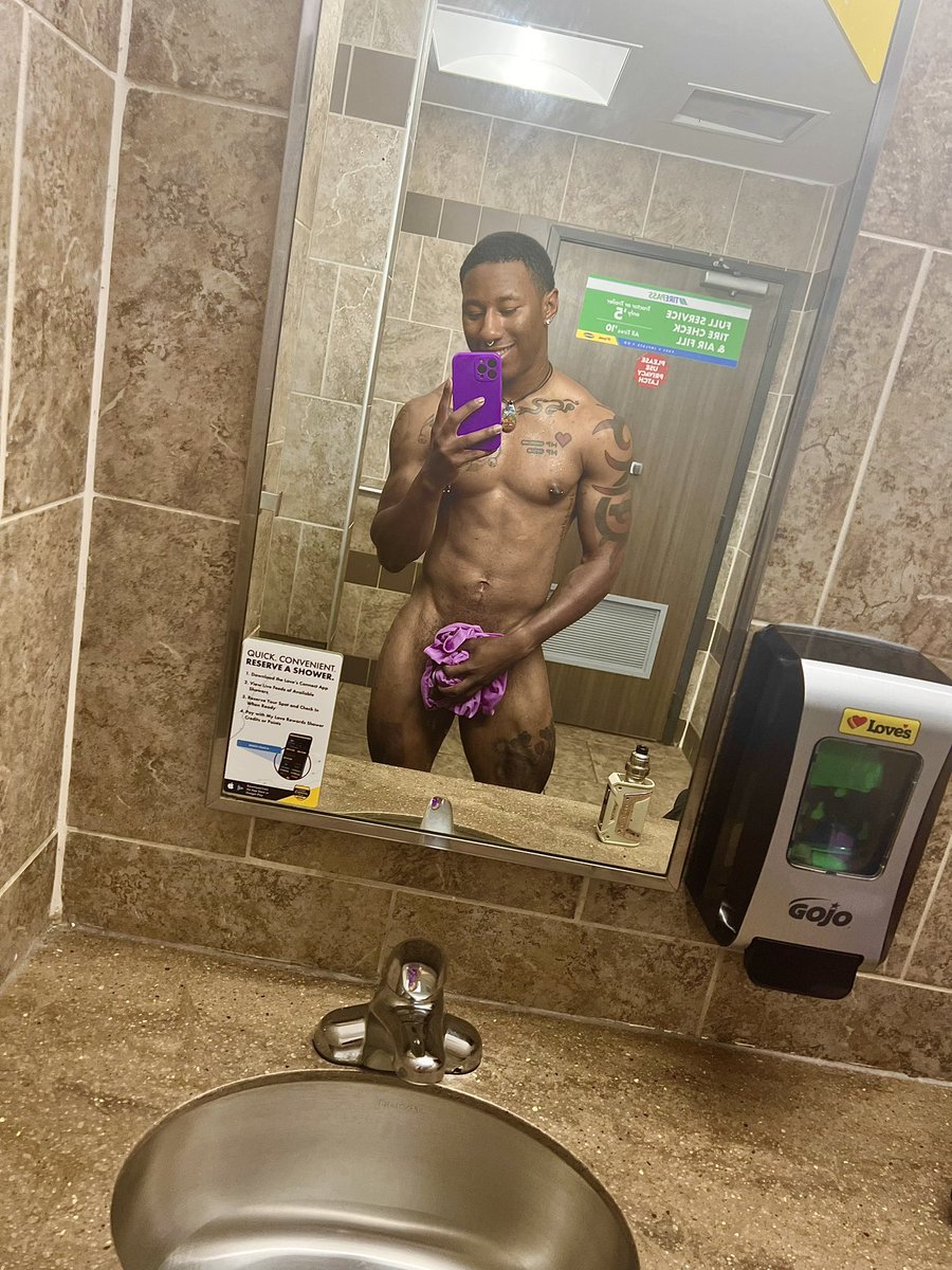Mr.Gayola🍫😈 tweet media