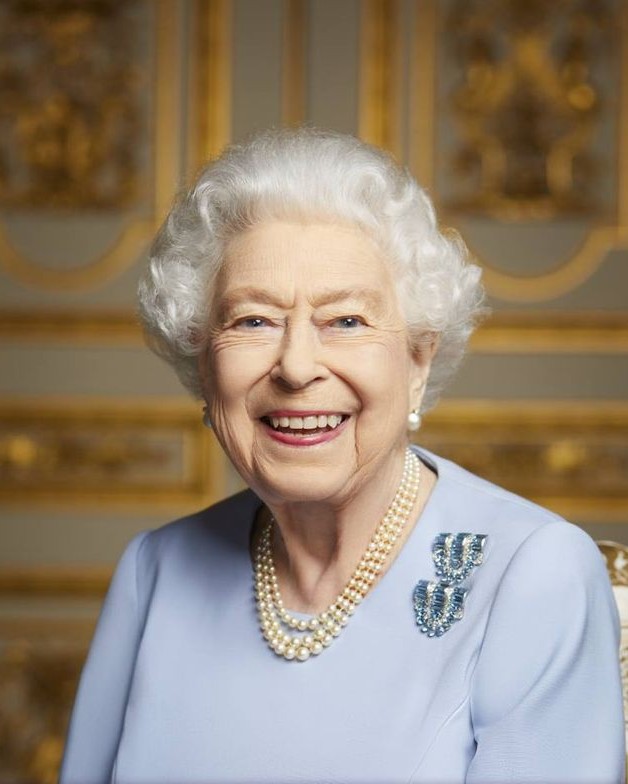 localnotail's tweet photo. An unseen last portrait of the Queen taken shortly after sacking Boris Johnson has been released π
#SackBoris https://t.co/1qVjbdJiJb