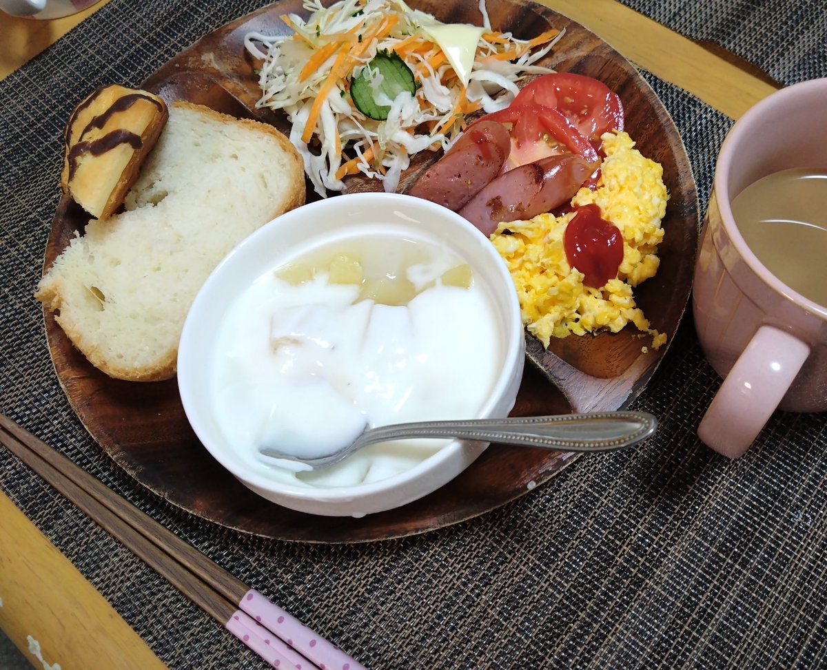 朝はいつも
サラダ
卵料理&ウインナー
フルーツヨーグルト
食パン
今日は　#北海道チーズケーキサンミー
も家族とわけっこ♡

#サンミー
#モニコレ