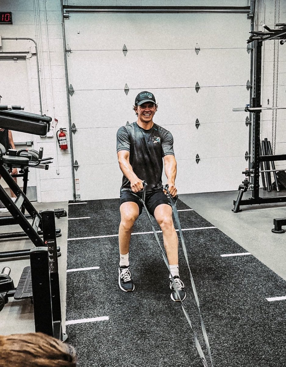 SanJoseSharks's tweet image. Time for a little off-season check in with a few of your Sharks💪😤

#IsItOctoberYet?